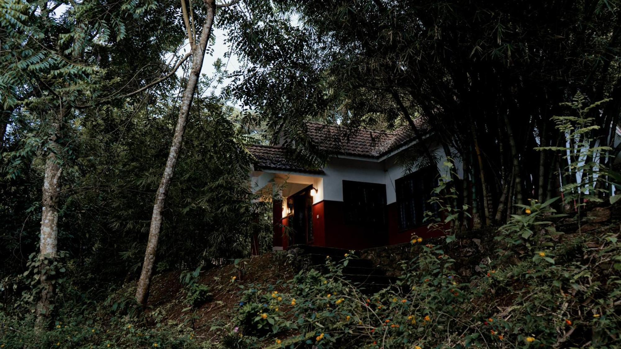 Vythiri Holiday Resort, Wayanad ภายนอก รูปภาพ