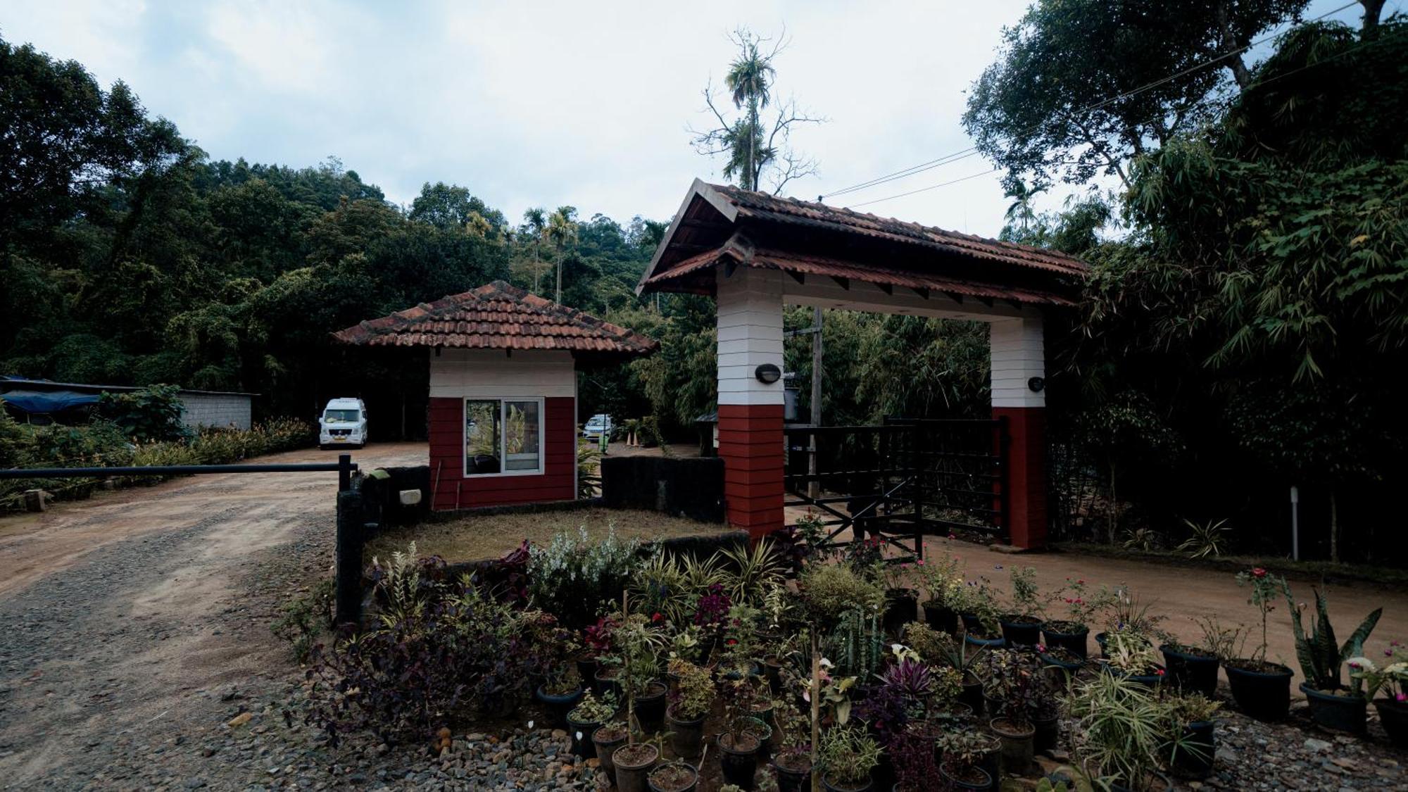 Vythiri Holiday Resort, Wayanad ภายนอก รูปภาพ