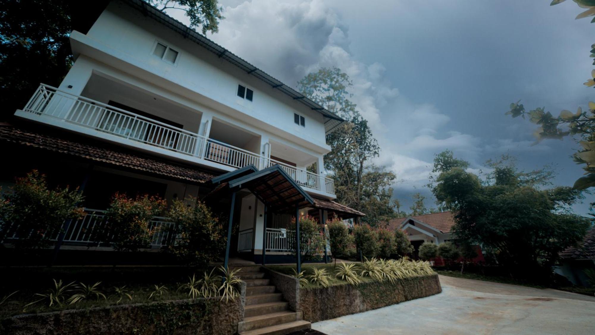 Vythiri Holiday Resort, Wayanad ภายนอก รูปภาพ